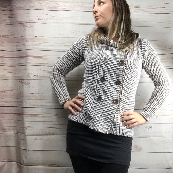 Sweaters - Brown & white sweater